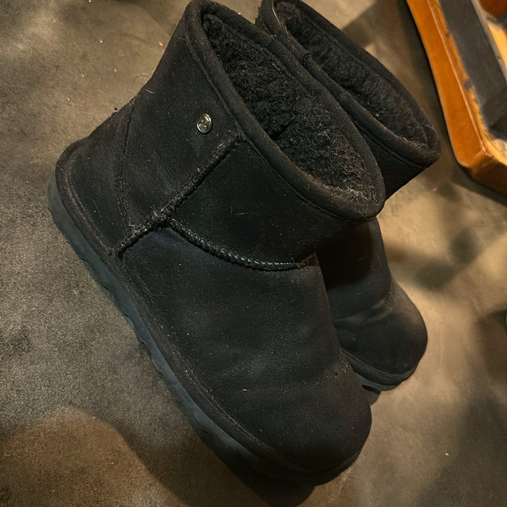Bear Paw women’s size 6 boots. Brand New Condition